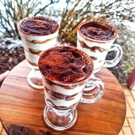 Třešňové tiramisu ve skleničce
