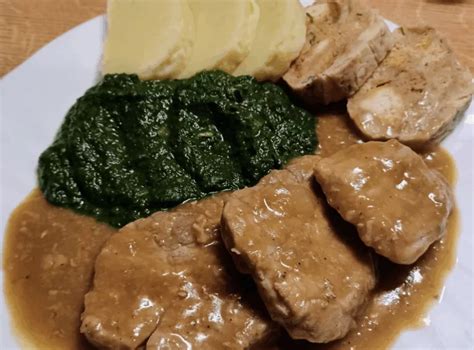 Vepřová pečeně se špenátem a vejcem