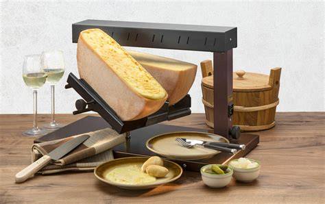Raclette sýr rozpékání u stolu