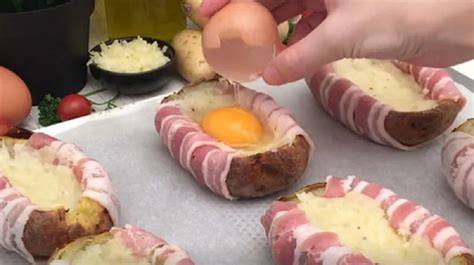 brambory plněné slaninou a vejcem