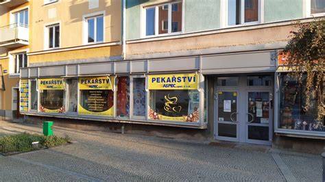 Prodejna čerstvého pečiva na tržnici