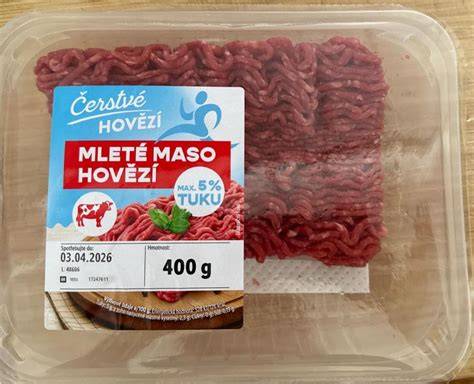 Čerstvé mleté hovězí maso různé barvy