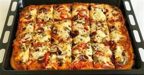 tenká domácí pizza na plechu