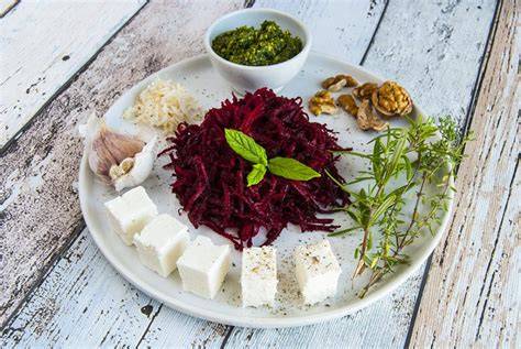 Červená řepa a ingredience řepné polévky