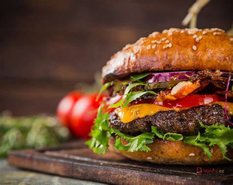 šťavnatý domácí burger z mletého masa