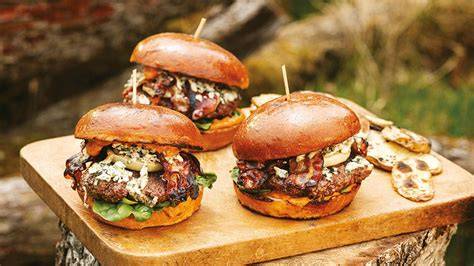 Hovězí burger se slaninou a cheddarem