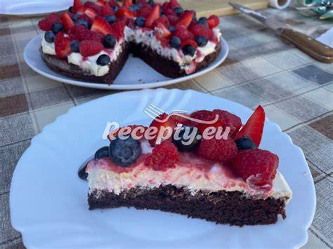 Špaldový koláč s mascarpone a ovocem