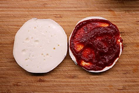 Porovnání hermelínu a camembertu
