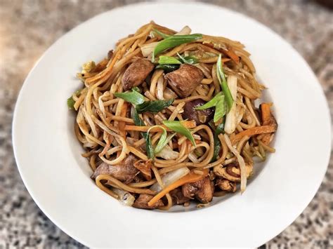 Wok pánev se zeleninou a nudlemi