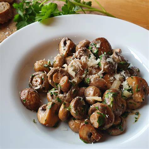 Slanina rajčata žampiony pánev