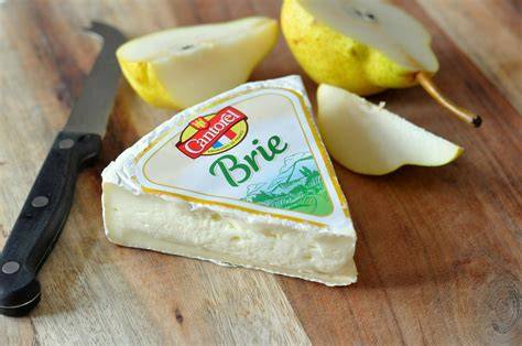 francouzský sýr Brie s bílou plísní