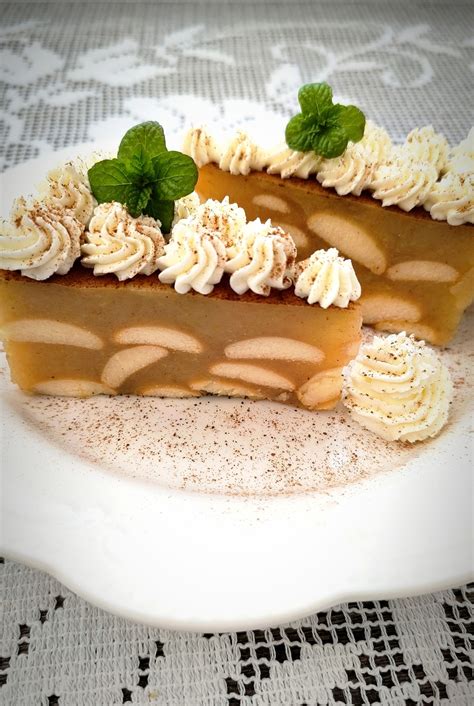 Řez nepečeným dýňovým cheesecakem