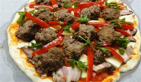 Pizza z mletého hovězího masa