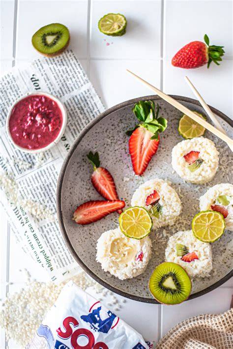 Sladké sushi s mangem a ovocem