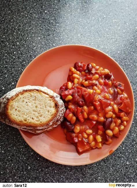 Fazole s rajčatovým základem a chilli