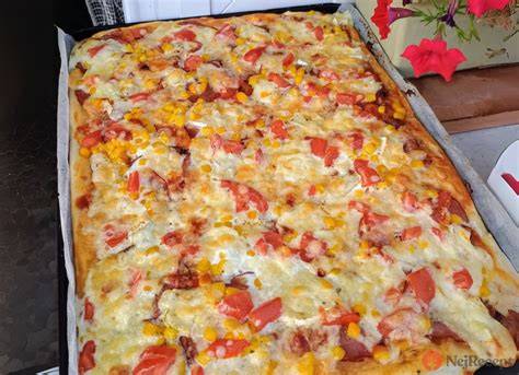 Americká pizza s nadýchaným okrajem