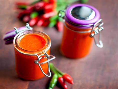 Domácí dýňová chilli omáčka v lahvičce