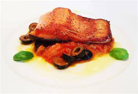 Filet pstruha s rajčatovou smetanovou omáčkou