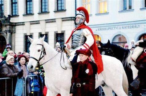 svatý Martin na bílém koni ve sněhu