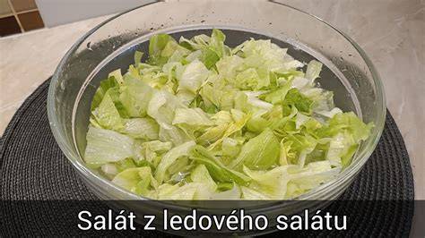 Rozříznutá hlávka ledového salátu