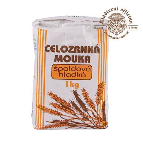 celozrnná mouka v různých miskách