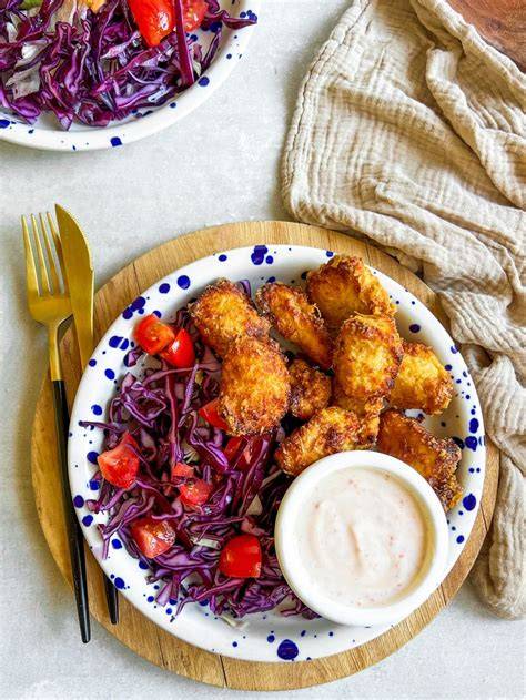 Kuřecí nugetky s BBQ omáčkou a kroketami