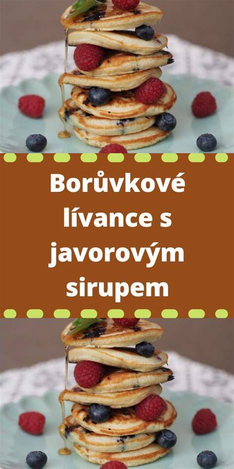 Lívance se šlehačkou a sirupem