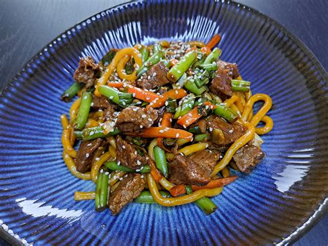 Ropa vieja s hovězím masem a zeleninou