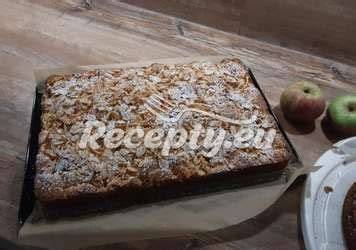 Špaldová buchta s jablky a mrkví