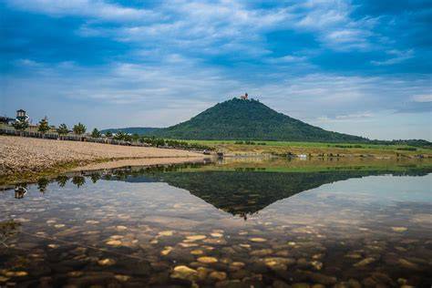 Jezero Most v zatopeném povrchovém dole
