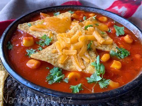 Hustá mexická fazolová polévka s nachos