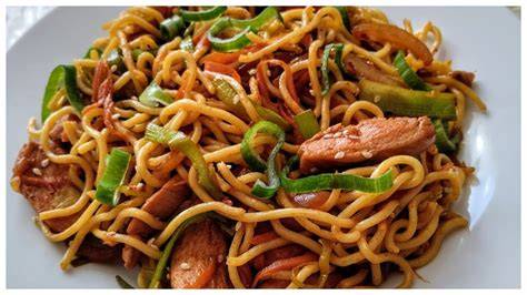 vietnamské smažené nudle wok